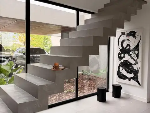Casa 5 ambientes con 3 baños