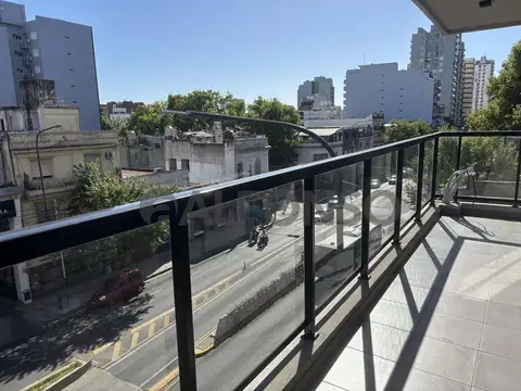 DEPARTAMENTO 3 AMBIENTES CON BALCON Y PARRILLA PROPIA
