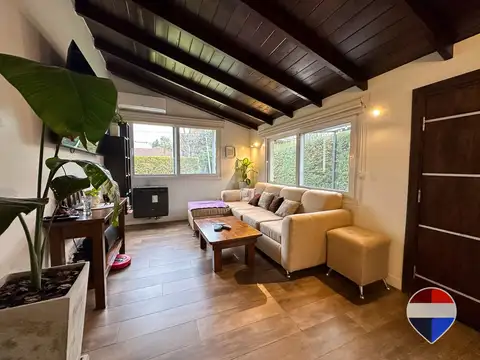 Casa 4 ambientes con 2 baños