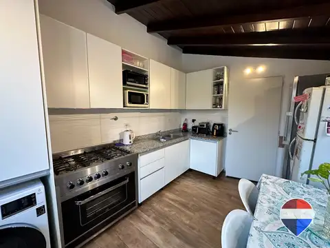 Casa en Venta con 3 cocheras
