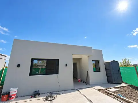 Casa 4 ambientes con 2 baños