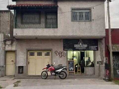 CHALET 3 AMB + LOCAL + DEPTO 2 AMB Y GARAGE! OPORTUNIDAD!