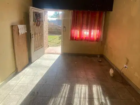 Casa 3 ambientes con 1 baño