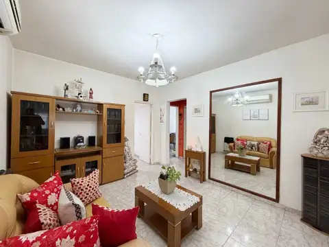 Casa 5 ambientes con 1 baño