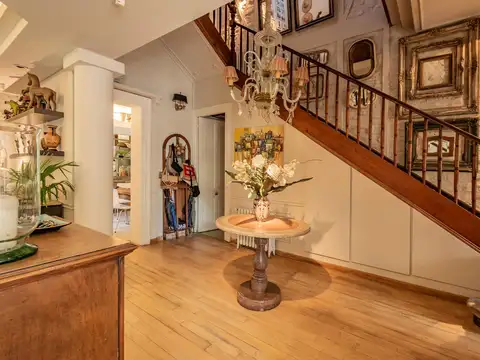Casa en Venta con 3 cocheras