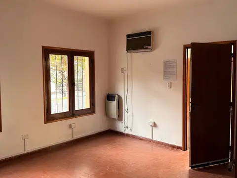 Casa 11 ambientes con 4 baños