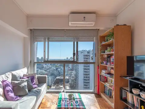 Departamento 2 ambientes en venta en Colegiales, piso alto con vista abierta y luz