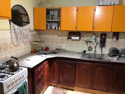 Casa 6 ambientes con 2 baños