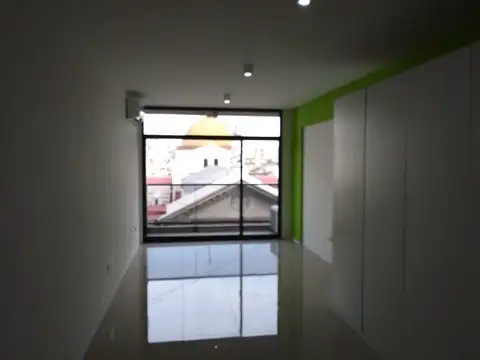 1 AMBIENTE AMPLIO  AL FRENTE CON BALCON Y AMENITIS