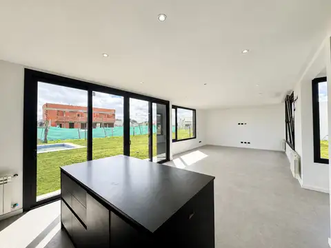 Casa en Venta en La Reja, USD 330.000