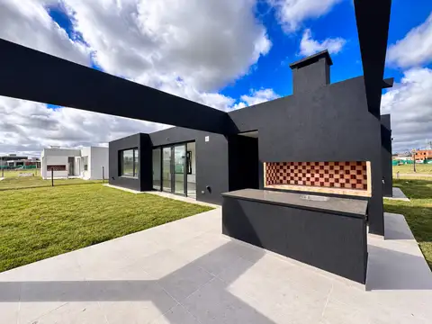 Casa 4 ambientes con 4 baños