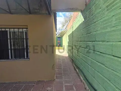 GRAN OPORTUNIDAD DE INVERSION EN LA PLATA  VENTA DE CASA EN CALLE 5 BIS ENTRE 6