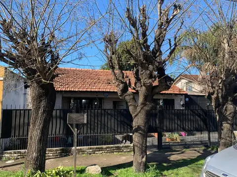 Propiedad  frente a la Plaza y sobre Ruta 24