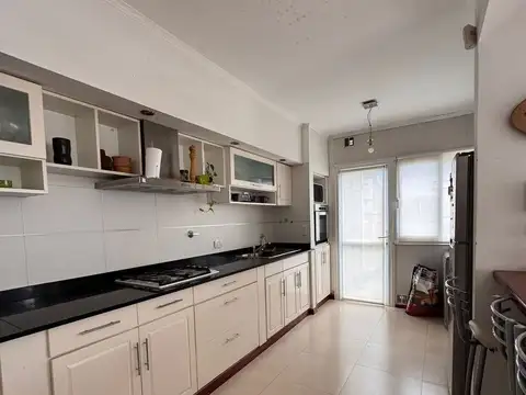 CASA EN VENTA EN PEHUAJO CON QUINCHO Y PILETA