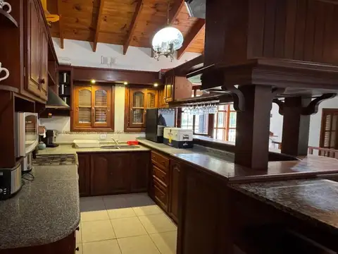 Casa en Venta con 2 cocheras