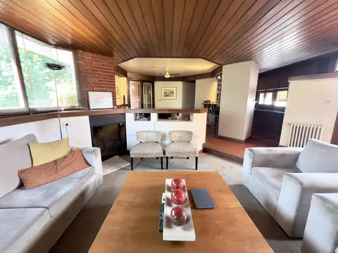 Casa 6 ambientes con 2 baños