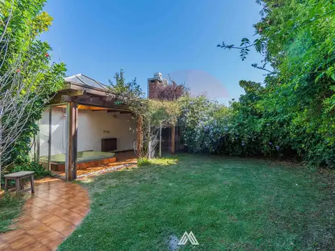 Casa en Alquiler con 2 cocheras