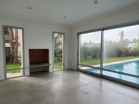 Casa 5 ambientes con 4 baños