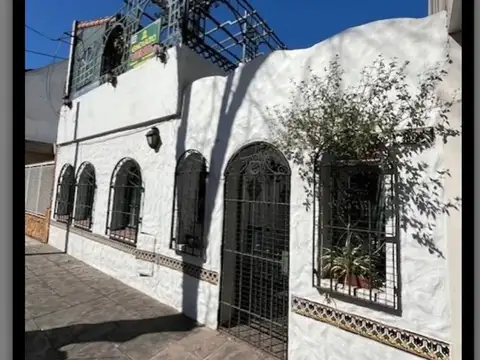 CASA 3 AMBIENTES C/PATIO - TERRAZA Y QUINCHO