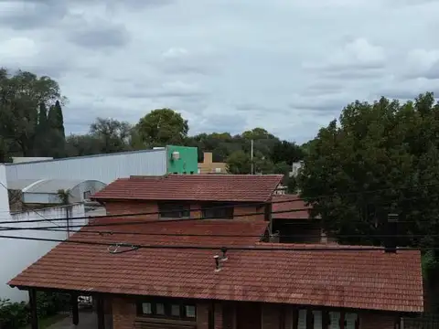 Increible casa con gran pileta y quincho
