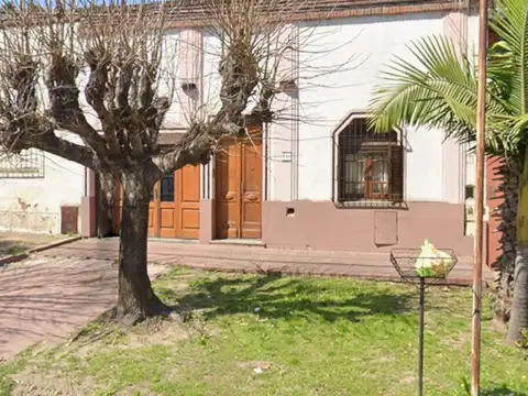 VENTA CASA 4 AMB CON PATIO-COCHERA BERNAL