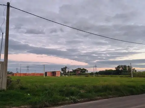 Terreno de 300 m2 en loteo colonial 