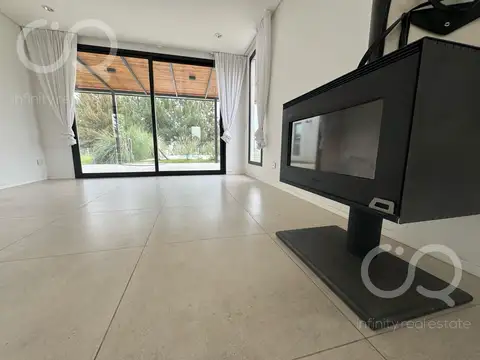 Casa en Alquiler en Fincas de San Vicente, USD 1.500