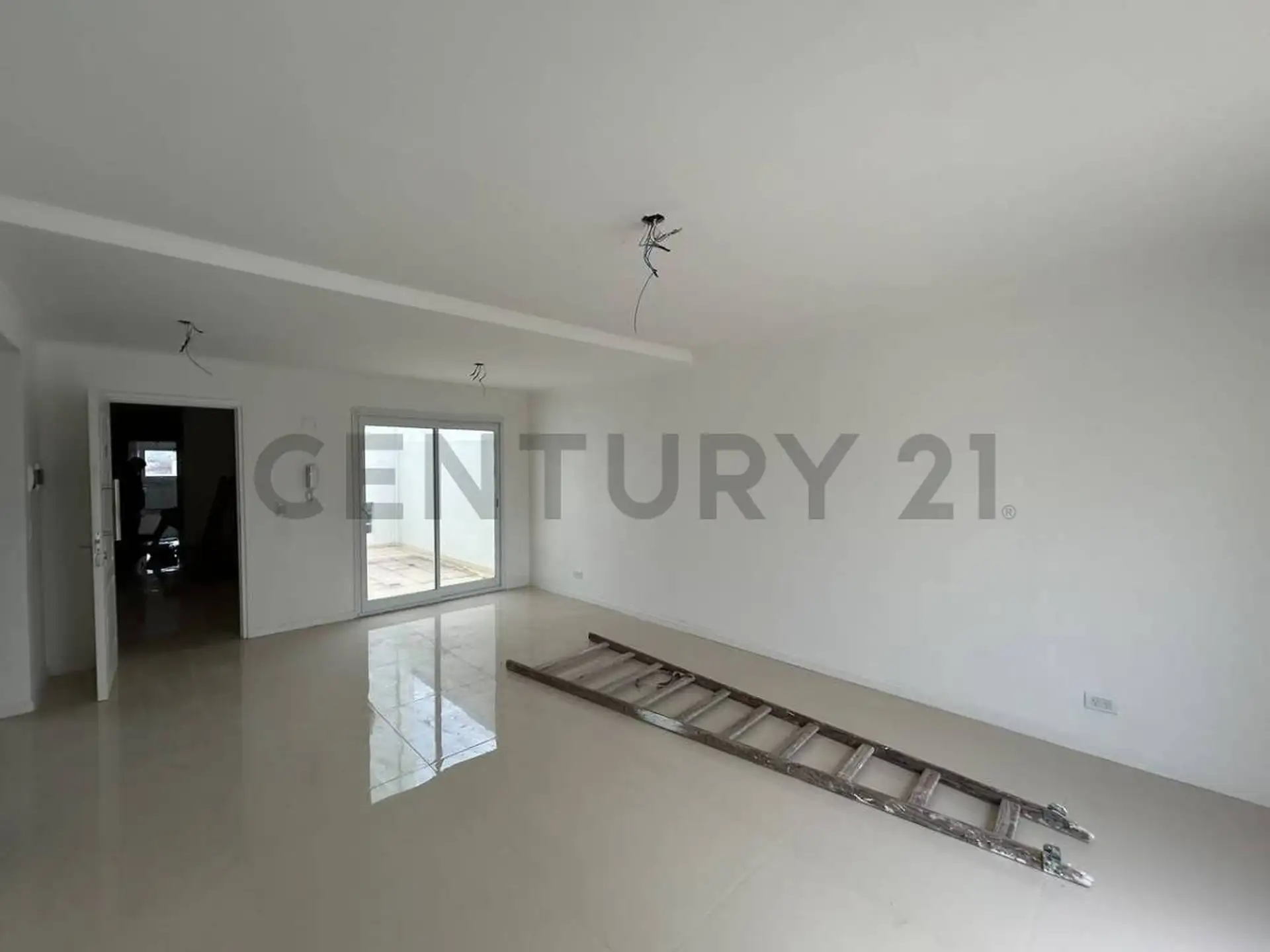 Departamento 2 ambientes a estrenar con patio y balcón terraza | Av. Colón