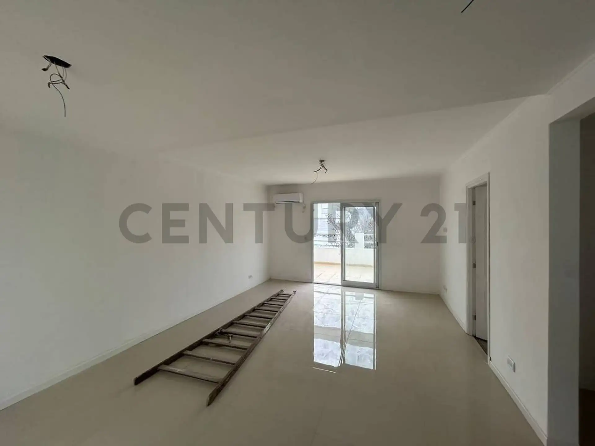 Departamento 2 ambientes a estrenar con patio y balcón terraza | Av. Colón