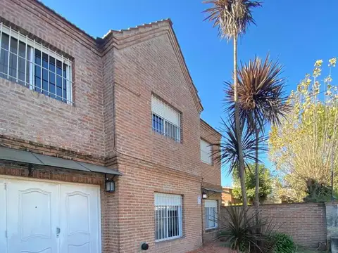 Casa 5 ambientes con 3 baños