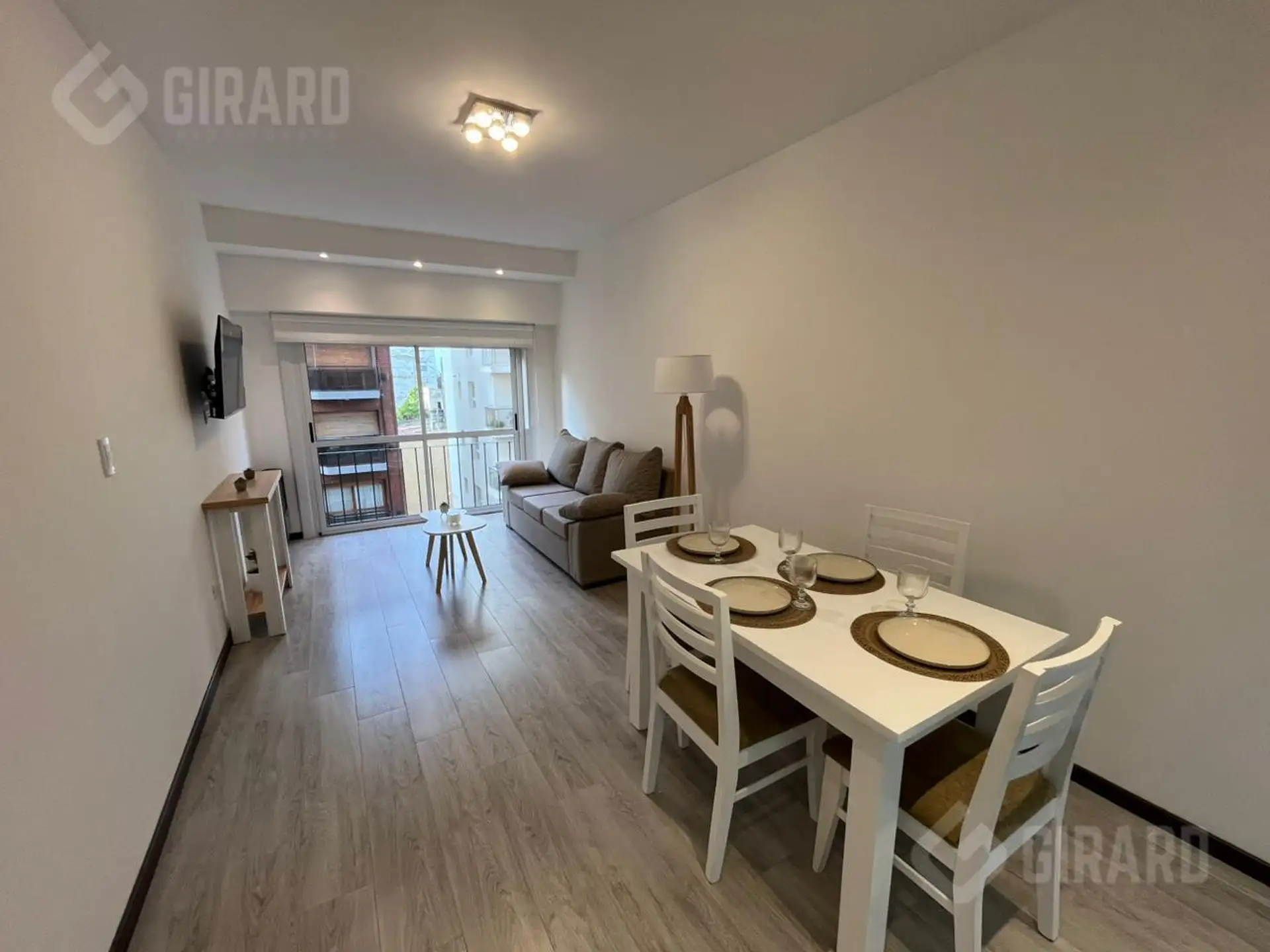 Depto 3 amb, 67m² con balcón francés — Centro