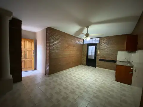Casa 4 ambientes con 1 baño