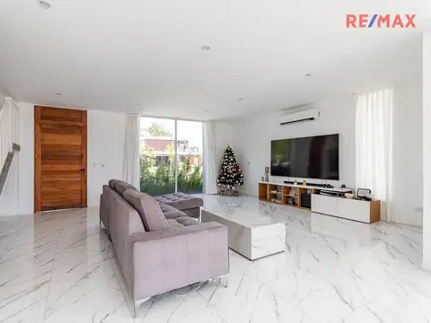 Casa 5 ambientes con 5 baños