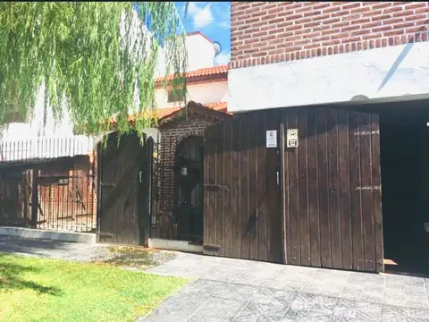 VENTA DE CASA C/PISCINA CLIMATIZADA EN LLAVALLOL