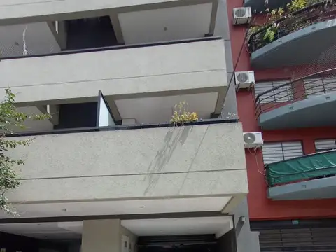 Vallejos 3147 Devoto, cochera descubierta en PB