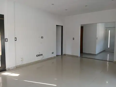 Casa en venta 3 ambientes con pileta y cochera en San Miguel
