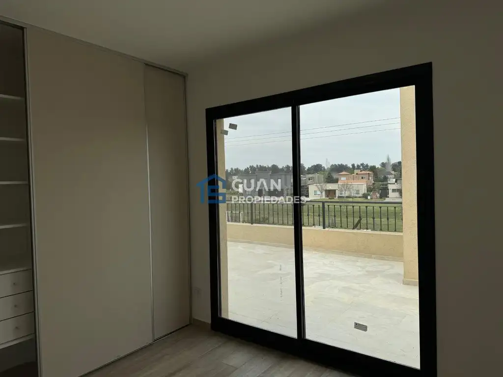 Casa - 200  m² Cubierta | 4 dormitorios | A Estrenar | 4 baños | 5 ambientes | 4 cocheras
