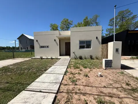 Casa 3 ambientes con 1 baño