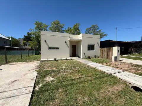 Casa en Venta con 3 cocheras