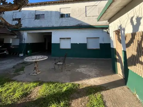 Oportunidad inversor. Casa distribuida en dos plantas sobre