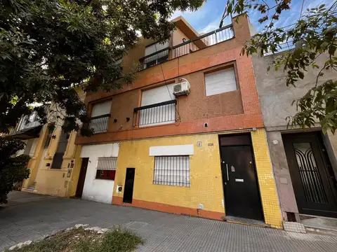 Venta PH 4 Ambientes en Dúplex con Terraza y Parrilla – Sin Expensas en Flores