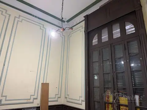 Casa 9 ambientes con 2 baños