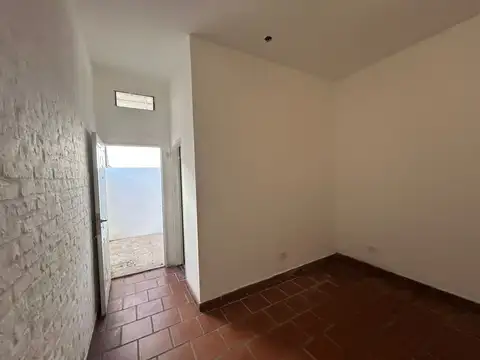 ALQUILER - depto. 2 ambientes con PATIO - Unidad 2