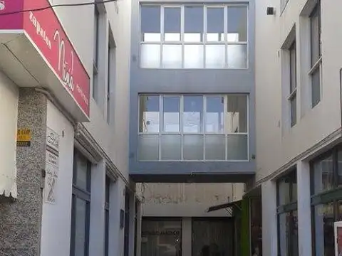 Roque S. Peña 100, Piso 1