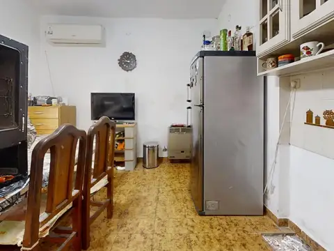 Casa 4 ambientes con 2 baños