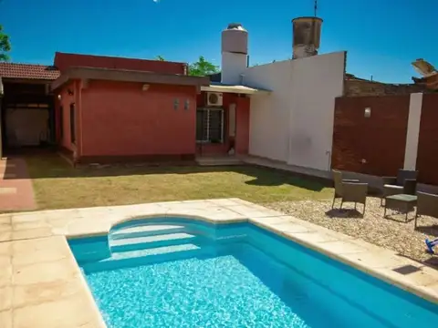 CASA CON PILETA ACEPTA PERMUTA / ESCUCHA PROPUESTA