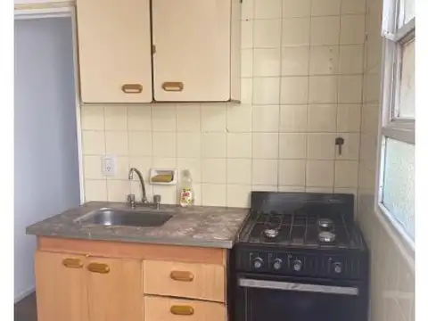 DEPTO 2 AMB , LAVADERO LUMINOSO sobre avenida