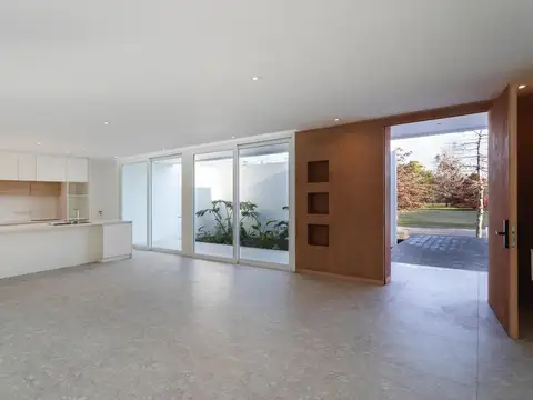 Casa 5 ambientes con 2 baños