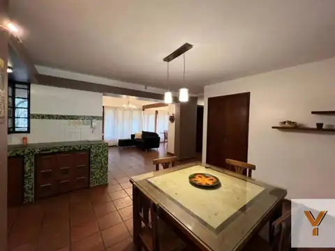 Casa en venta - 3 Dormitorios 3 Baños -  568mts2 - Merlo
