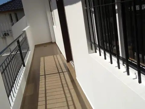 Depto Tipo Casa en Alquiler en Velez Sarsfield, $ 800.000